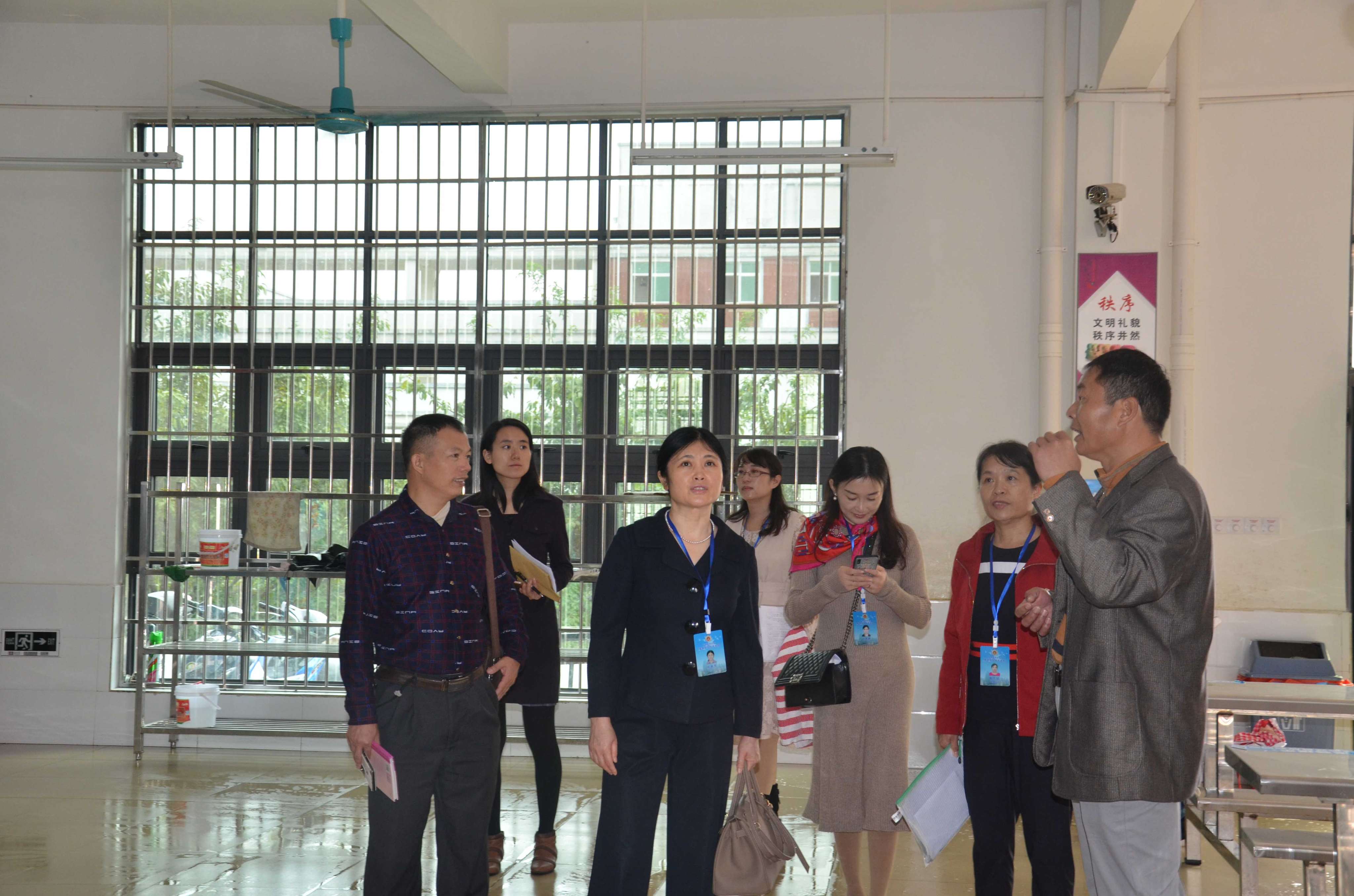 10月18日,广西医科大学高等职业技术学院院长周素芳,副院长曾志励